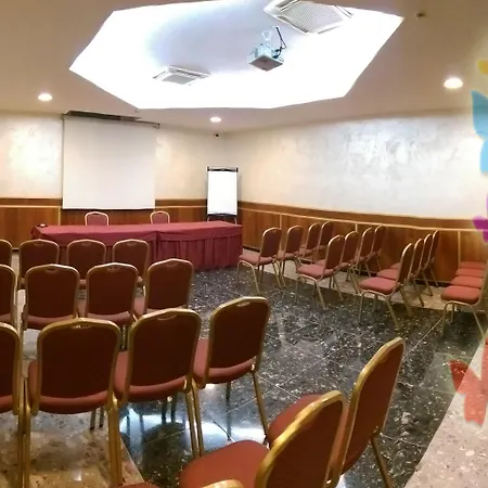 Meeting מלון