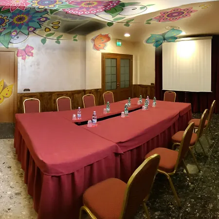 Meeting מלון צ'יאמפינו