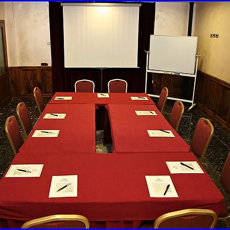 מלון Meeting צ'יאמפינו