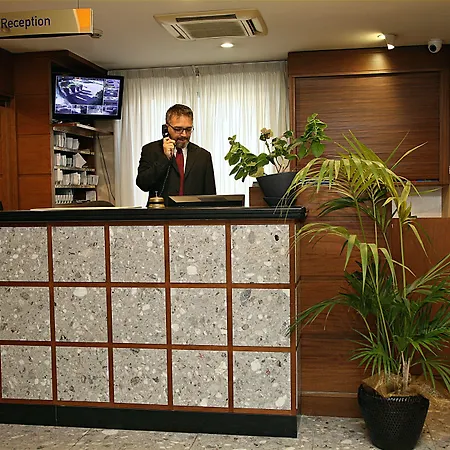 מלון Meeting צ'יאמפינו