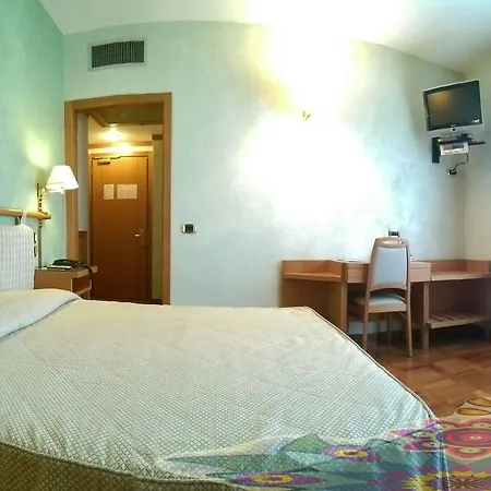 Meeting 3* צ'יאמפינו