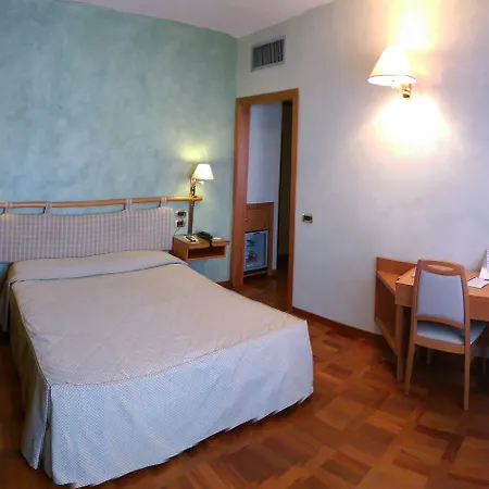 מלון Meeting צ'יאמפינו