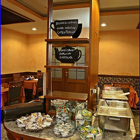 מלון Meeting צ'יאמפינו